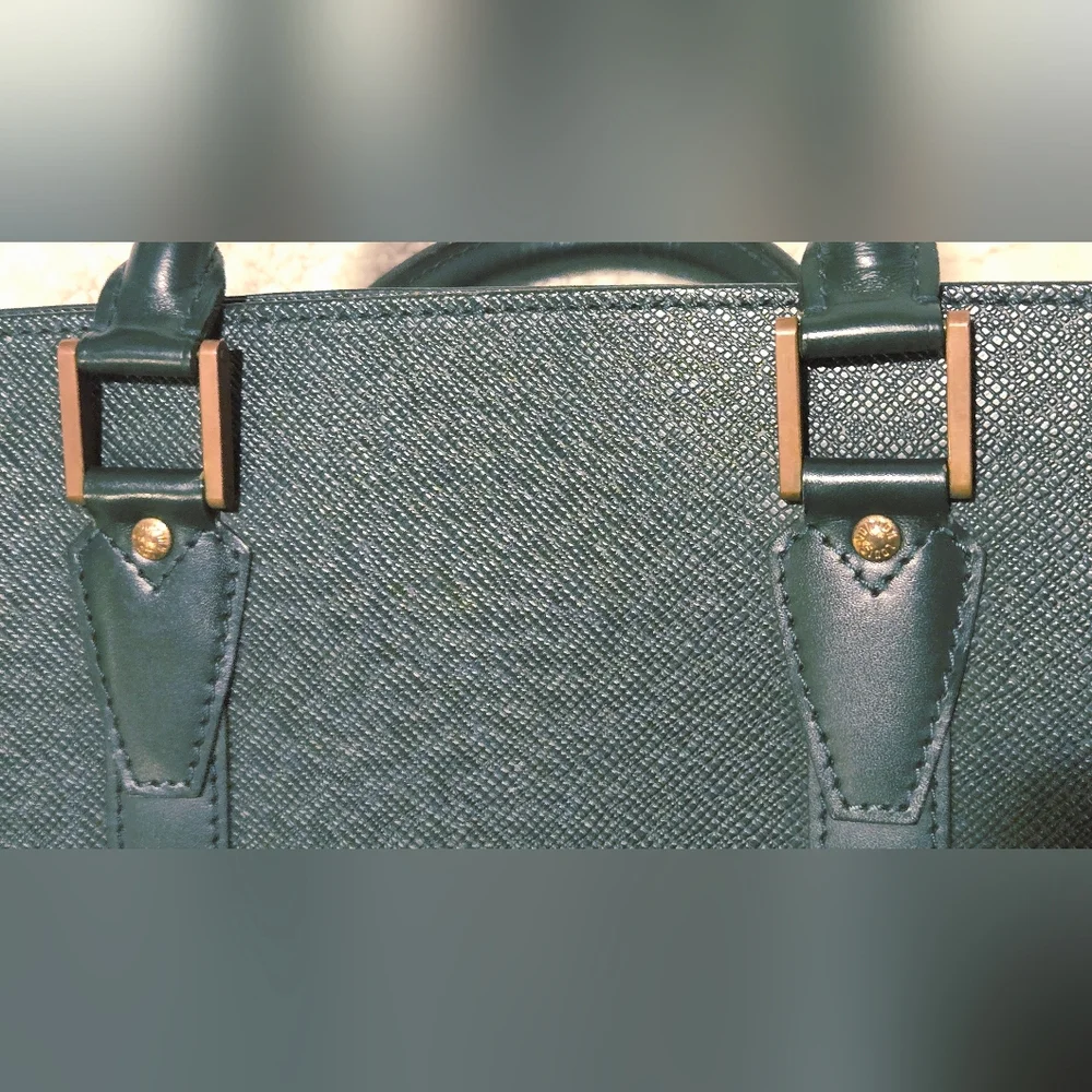 Louis Vuitton Porte Documents Lozan in Dark Green Taiga Leather VI0996
